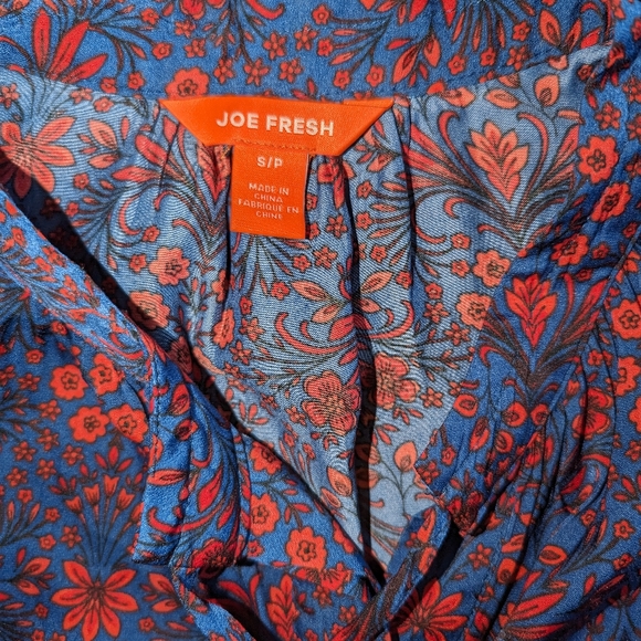 Sleeveless Blouse - Picture 4 of 4